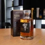 Hibiki 21 Year Old bottle with 24-faceted glass and deep gold label, 700ml, 43% ABV